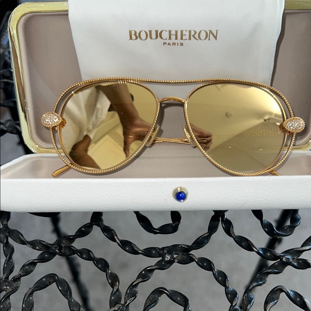 Gold Aviator Sunglasses with Mirrored Lenses - Picture 12 of 12
